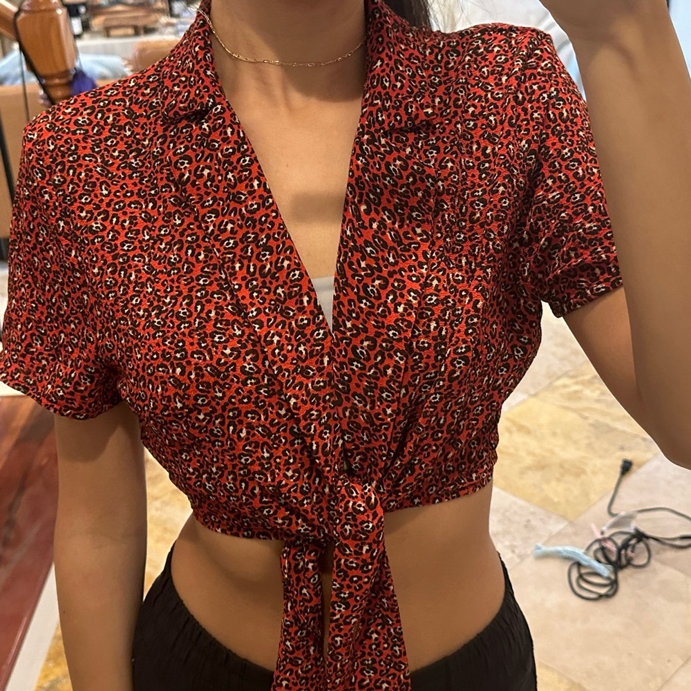 Small Shein Women’s cross wrap collared red leopard print cropped shirt